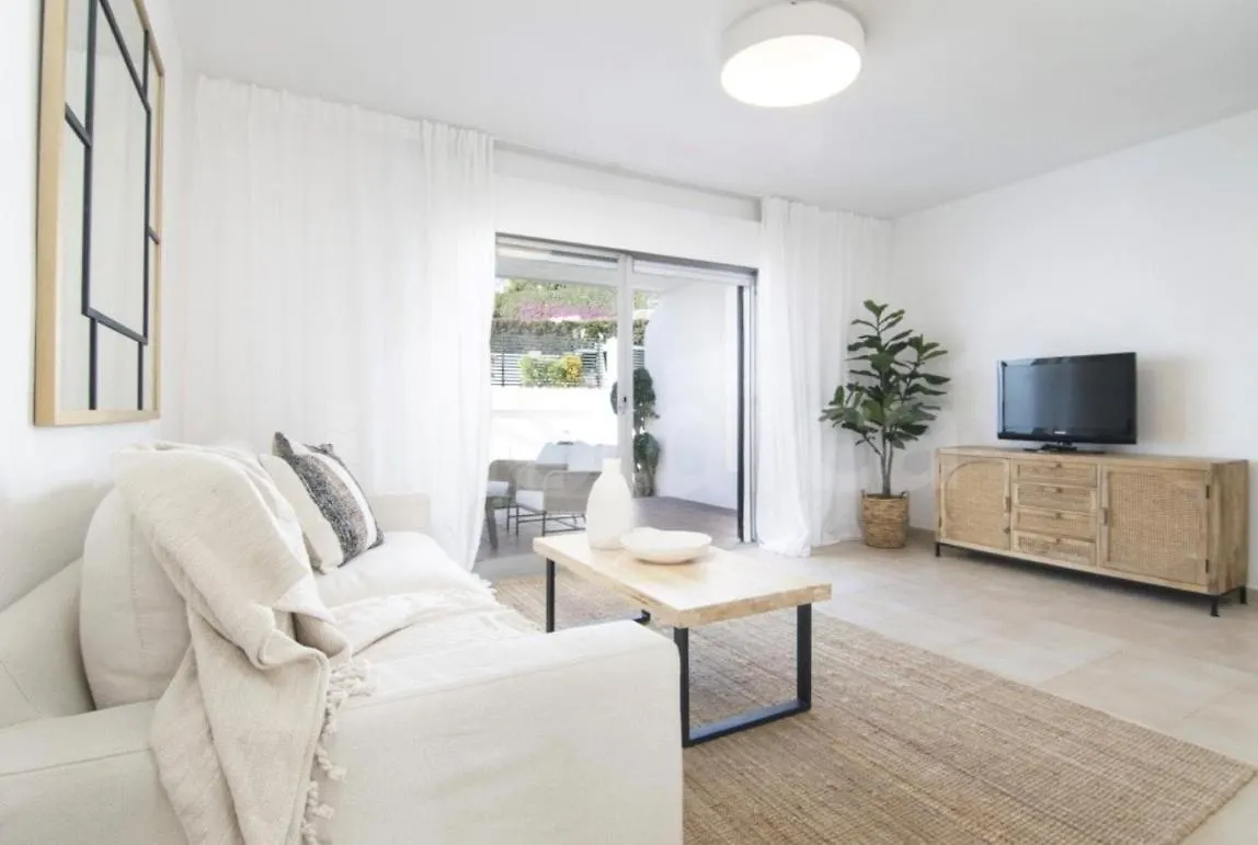Apartment 2 Bedroom Flat In Nueva Andalucia Marbella Spain