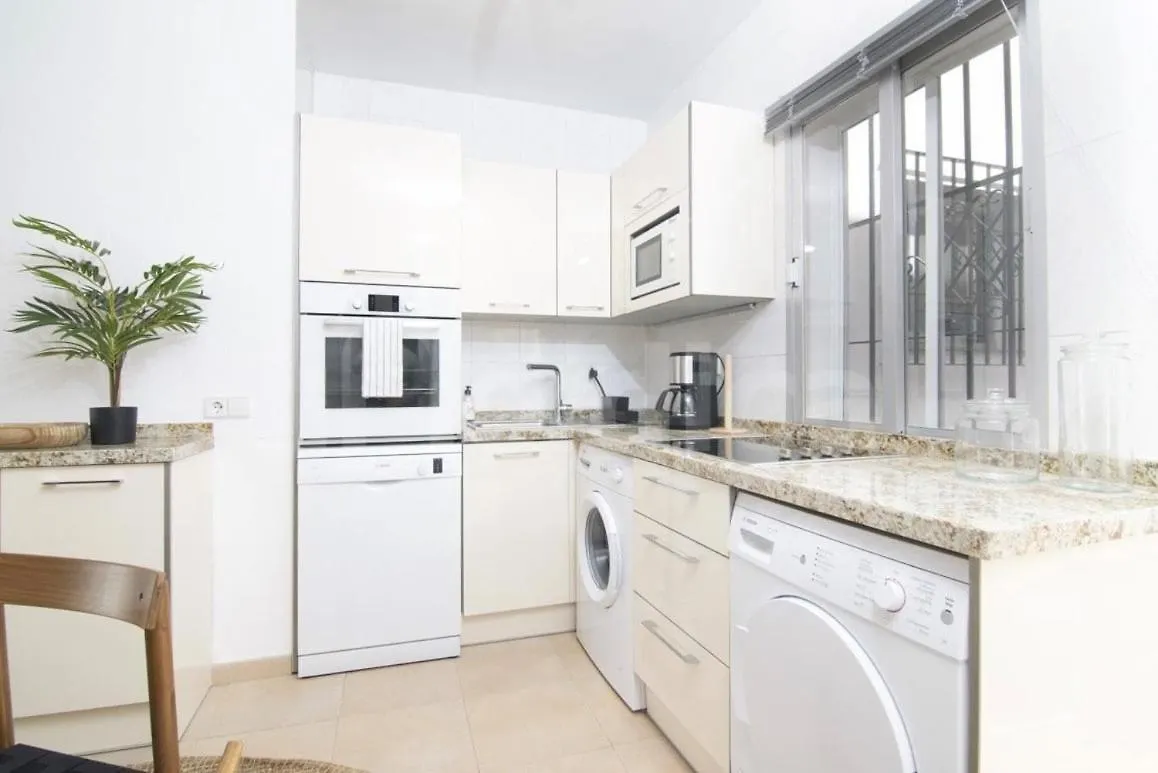 Apartment 2 Bedroom Flat In Nueva Andalucia Marbella